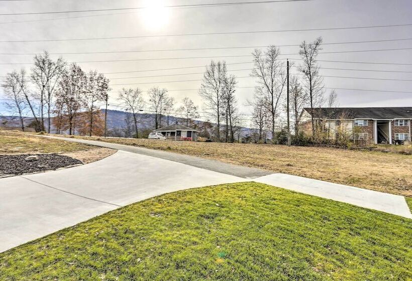 Picturesque Cottage In The Heart Of Trenton!