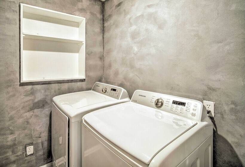 Picturesque Kennesaw Home W/ Private Backyard