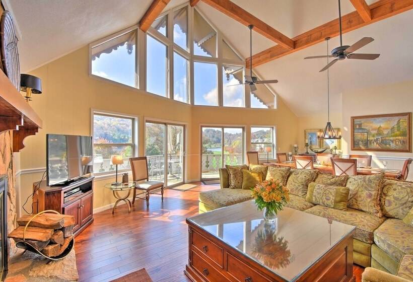 Picturesque Sky Haus Sanctuary W/ Mountain Views