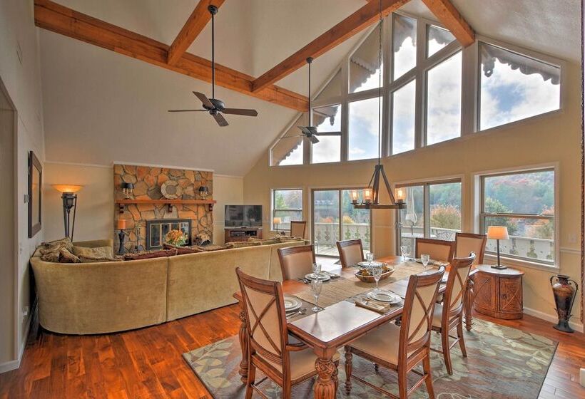 Picturesque Sky Haus Sanctuary W/ Mountain Views