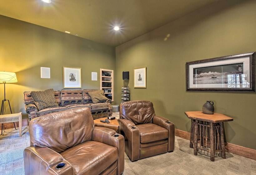 Plummer Lodge  In Big Canoe W/ Lake Access!