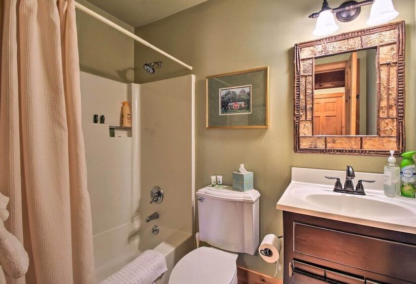 Plummer Lodge  In Big Canoe W/ Lake Access!