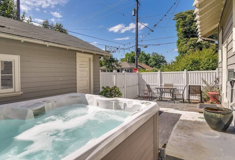 Walk To Williams District: Home W/ Hot Tub & Patio