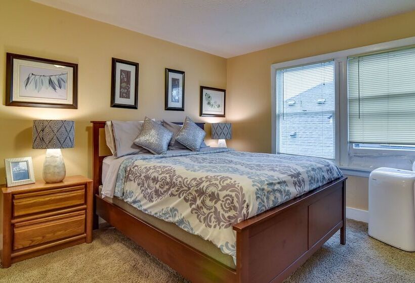 Walk To Williams District: Home W/ Hot Tub & Patio