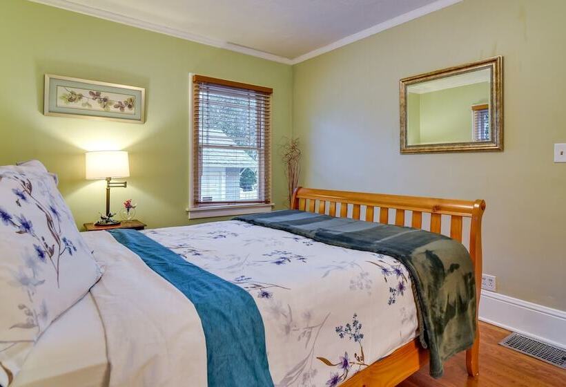 Walk To Williams District: Home W/ Hot Tub & Patio