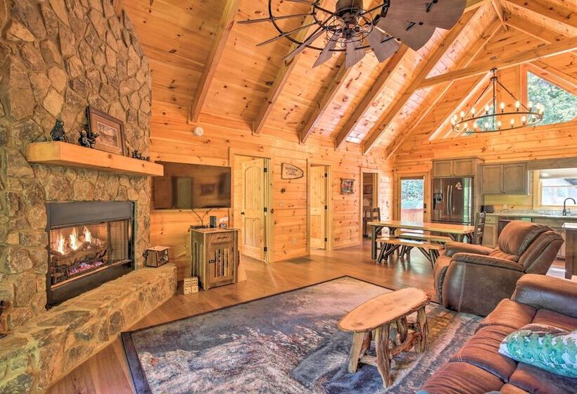 Private Cabin W/ Furnished Porch On < 3 Acres!