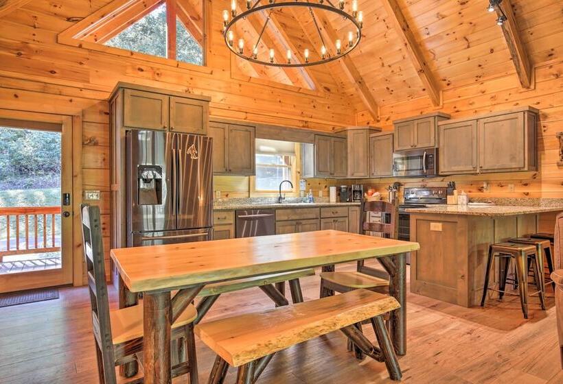 Private Cabin W/ Furnished Porch On < 3 Acres!