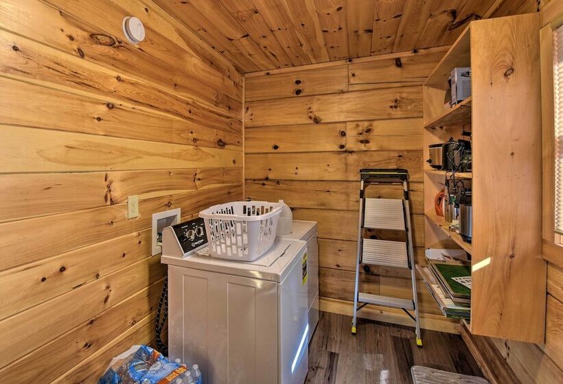 Private Cabin W/ Furnished Porch On < 3 Acres!