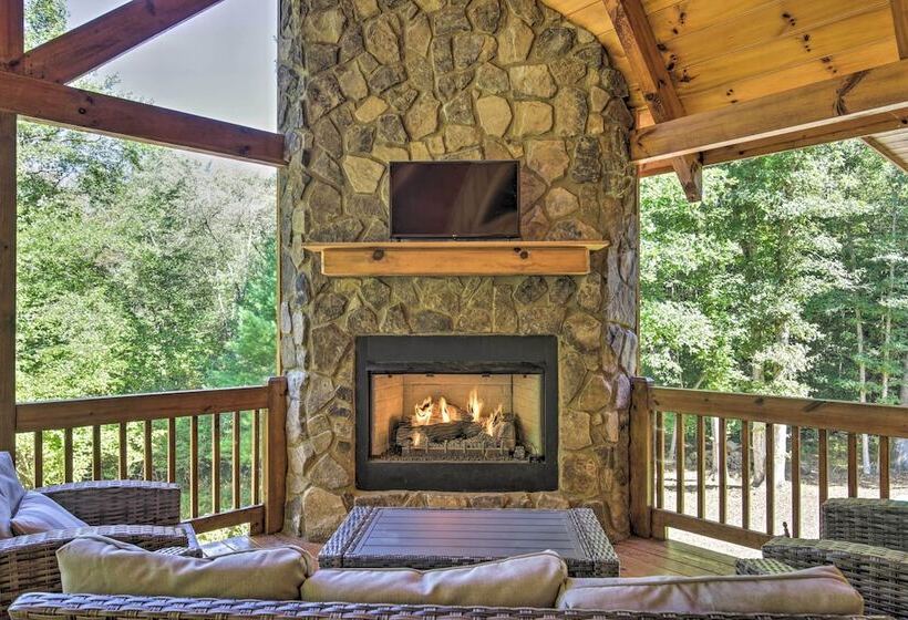 Private Cabin W/ Furnished Porch On < 3 Acres!