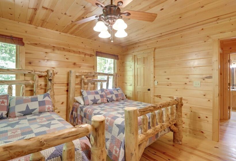 Private Ellijay Cabin W/ Hot Tub & Amenities!