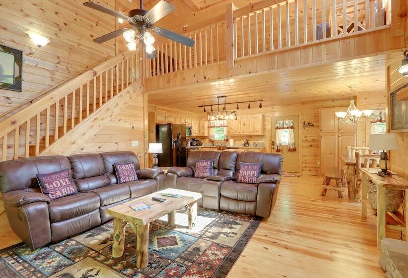 Private Ellijay Cabin W/ Hot Tub & Amenities!