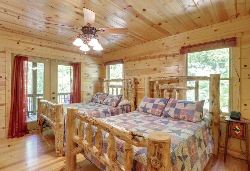 Private Ellijay Cabin W/ Hot Tub & Amenities!