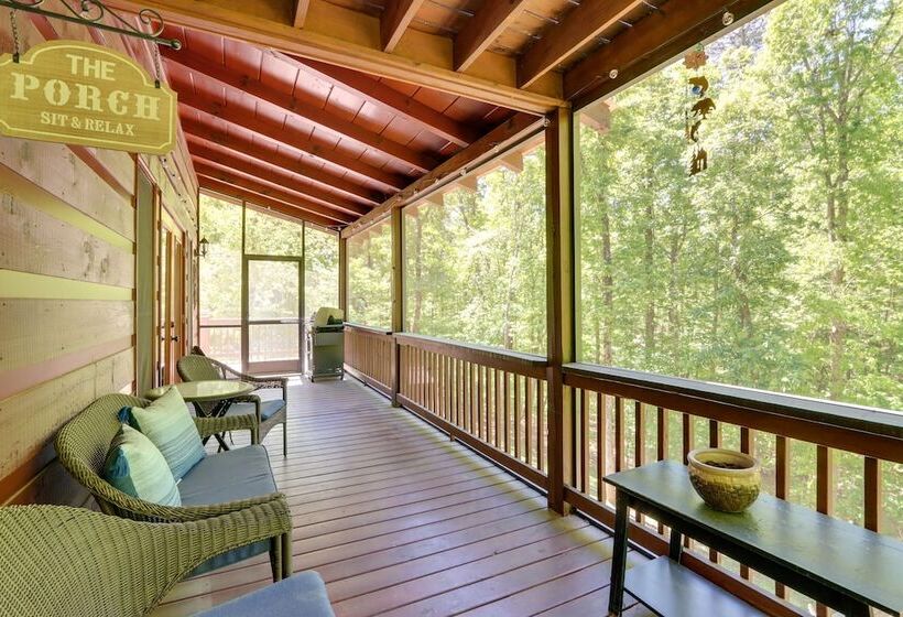 Private Ellijay Cabin W/ Hot Tub & Amenities!