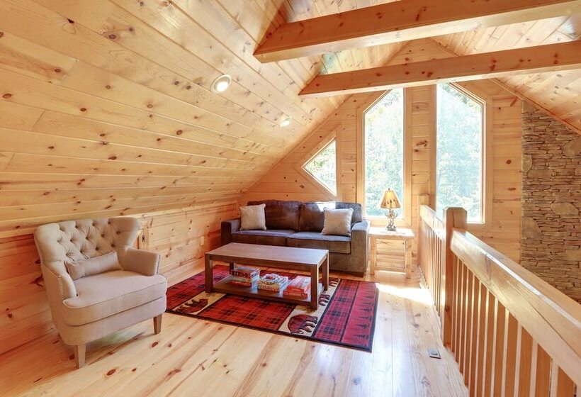 Private Ellijay Cabin W/ Hot Tub & Amenities!