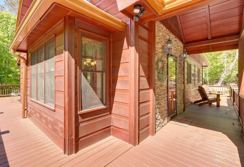 Private Ellijay Cabin W/ Hot Tub & Amenities!