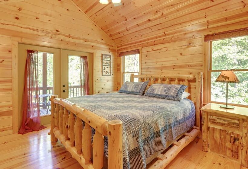 Private Ellijay Cabin W/ Hot Tub & Amenities!