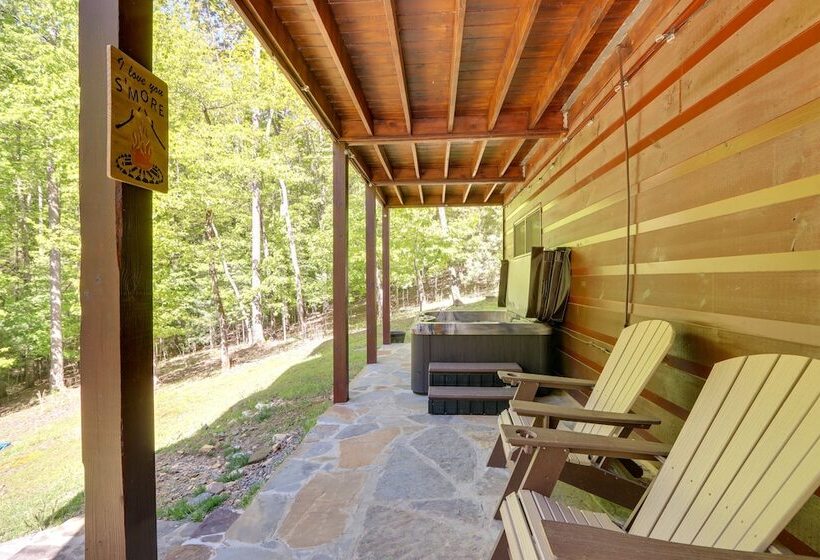 Private Ellijay Cabin W/ Hot Tub & Amenities!