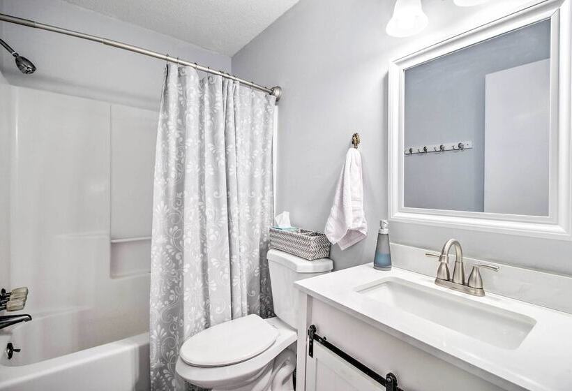 Proximity Place, Cozy Savannah Home W/ Deck!