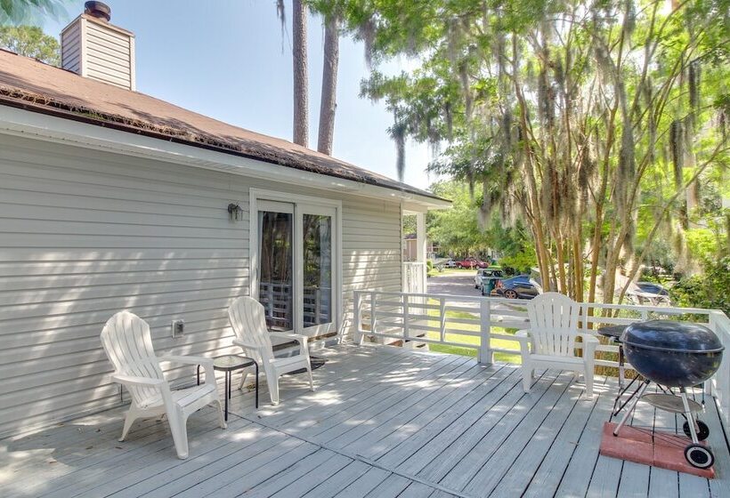 Proximity Place, Cozy Savannah Home W/ Deck!