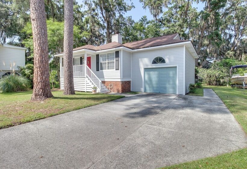 Proximity Place, Cozy Savannah Home W/ Deck!