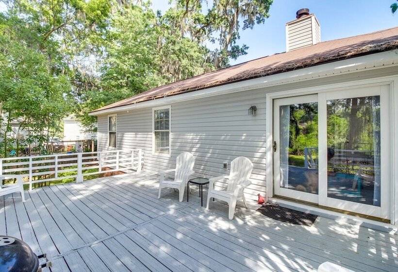 Proximity Place, Cozy Savannah Home W/ Deck!