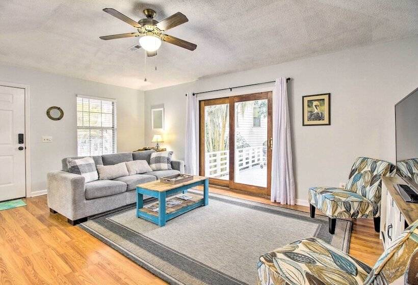 Proximity Place, Cozy Savannah Home W/ Deck!