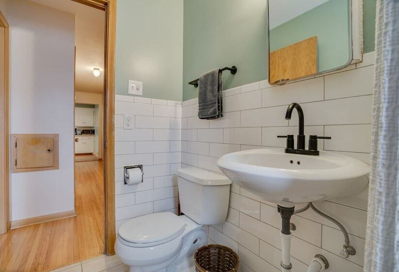 Quaint Duplex Home ~ 4 Mi To Downtown Minneapolis