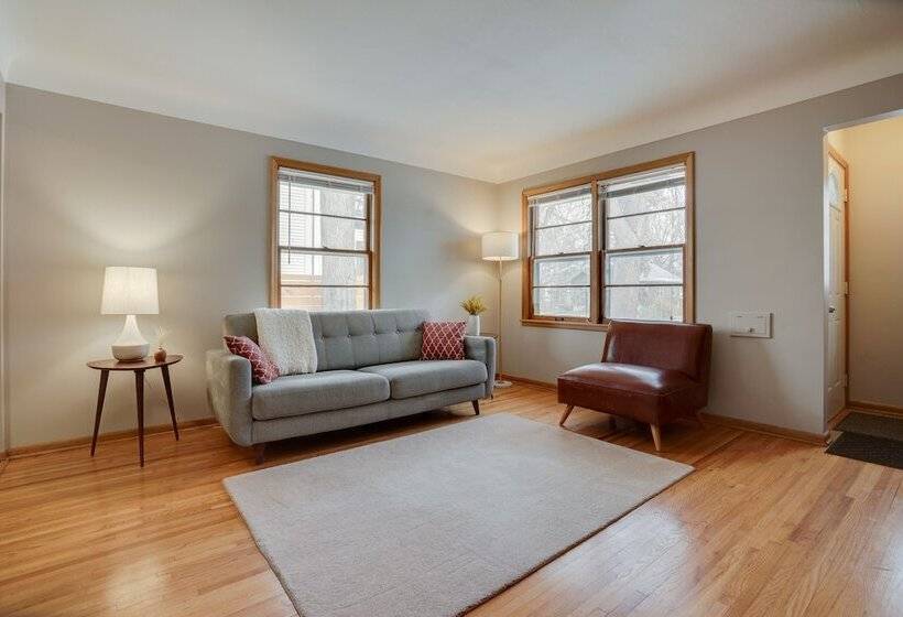 Quaint Duplex Home ~ 4 Mi To Downtown Minneapolis