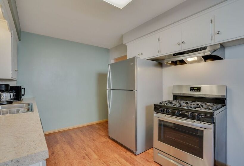 Quaint Duplex Home ~ 4 Mi To Downtown Minneapolis