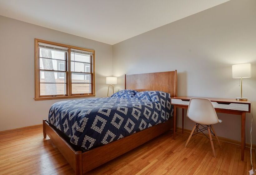 Quaint Duplex Home ~ 4 Mi To Downtown Minneapolis