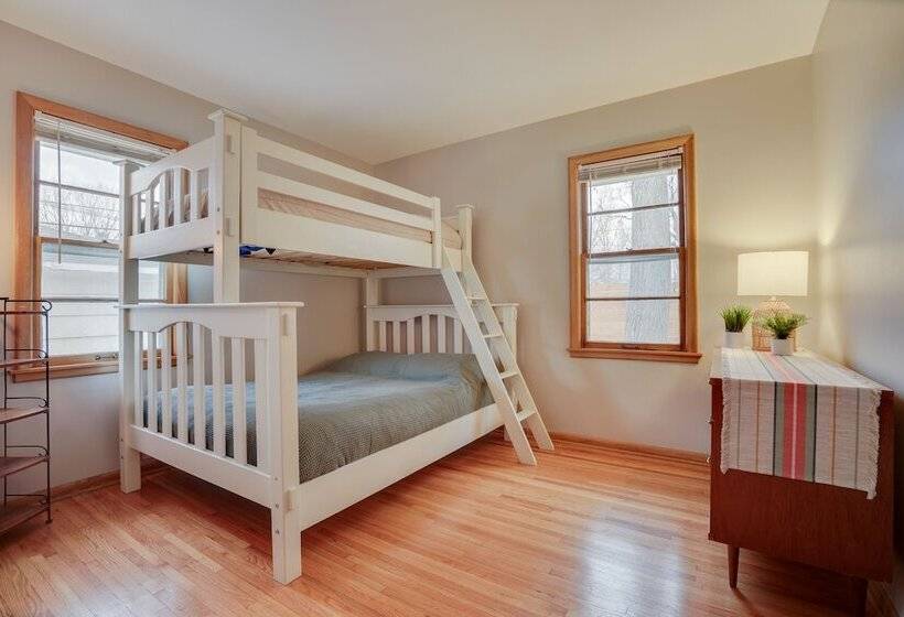 Quaint Duplex Home ~ 4 Mi To Downtown Minneapolis