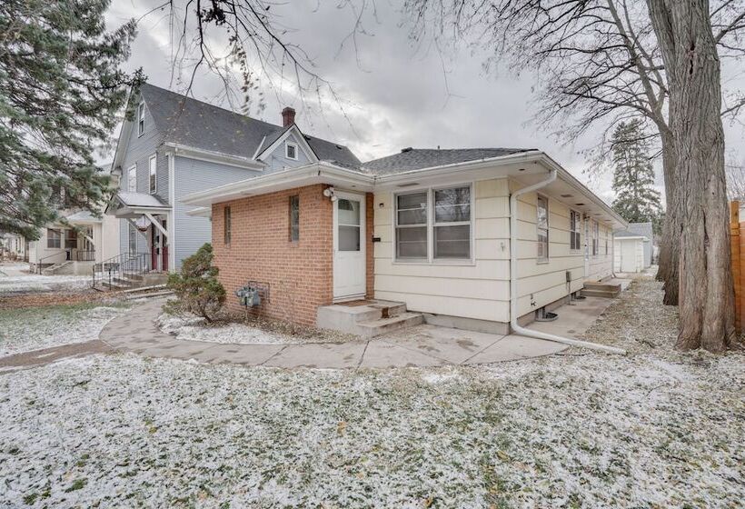 Quaint Duplex Home ~ 4 Mi To Downtown Minneapolis