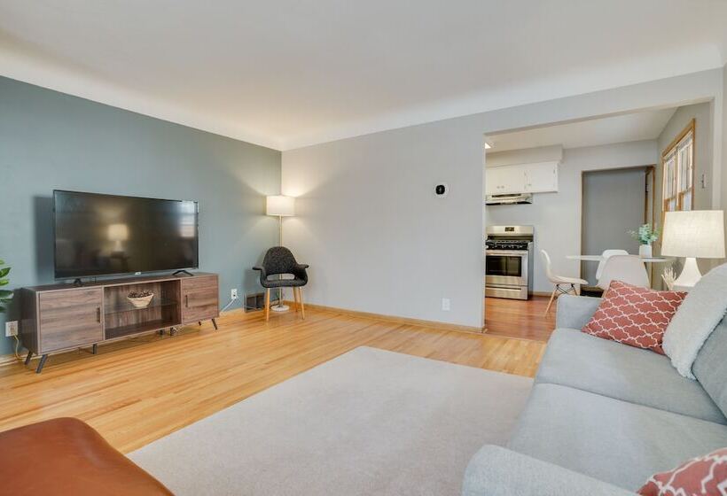 Quaint Duplex Home ~ 4 Mi To Downtown Minneapolis