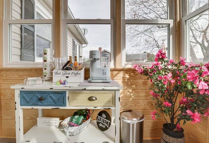 Quaint Edinburg Home Near Seven Bends State Park!