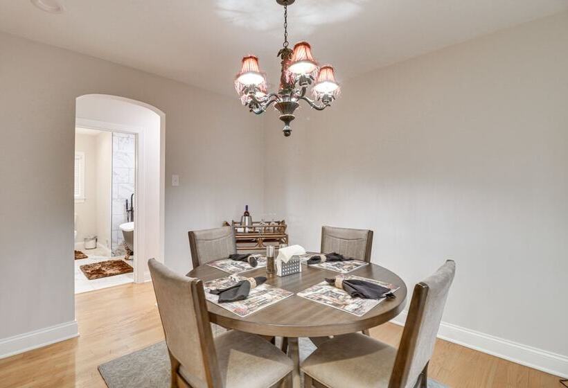 Quaint Edinburg Home Near Seven Bends State Park!