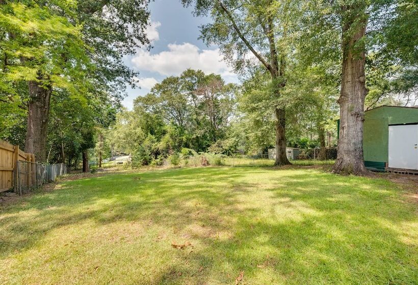 Quiet Columbus Home W/ Private Deck & Grill!