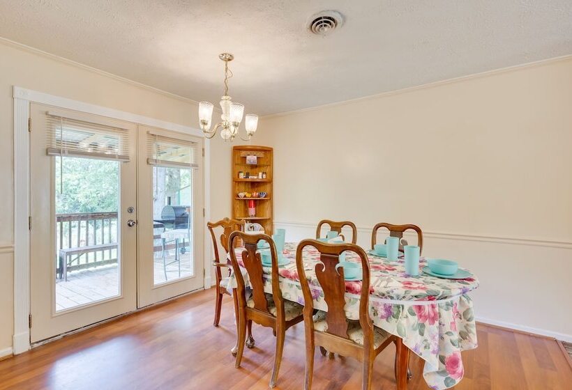 Quiet Columbus Home W/ Private Deck & Grill!