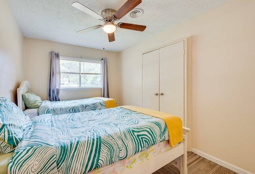 Quiet Columbus Home W/ Private Deck & Grill!