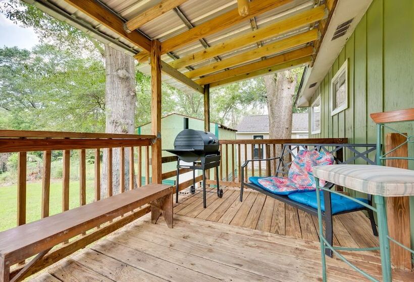 Quiet Columbus Home W/ Private Deck & Grill!