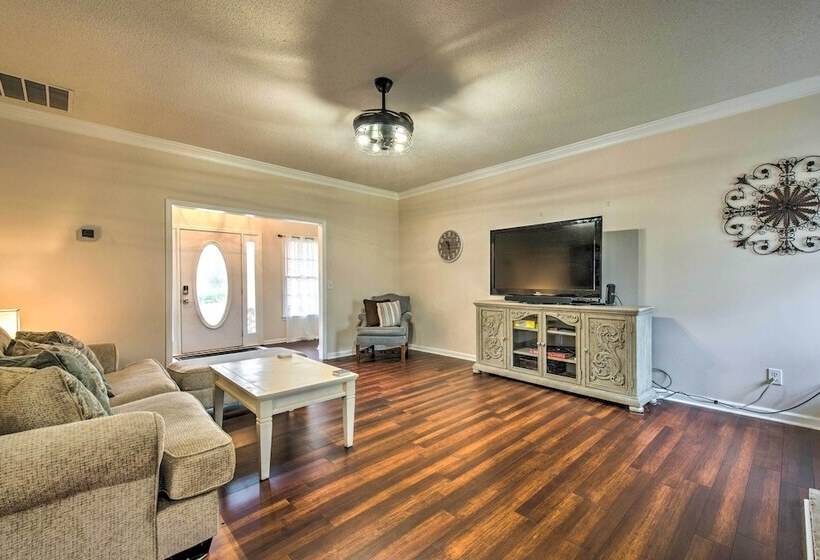 Ranch Home W/ Front Porch On Etowah River!