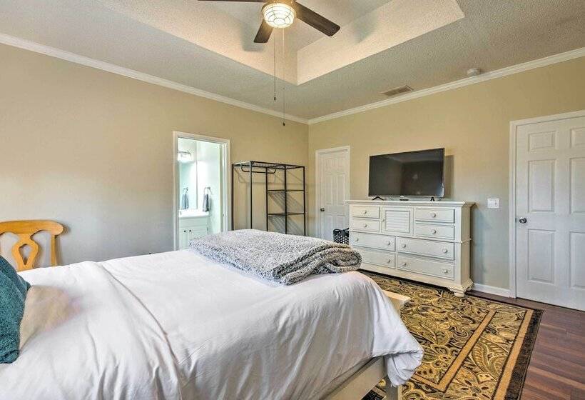 Ranch Home W/ Front Porch On Etowah River!