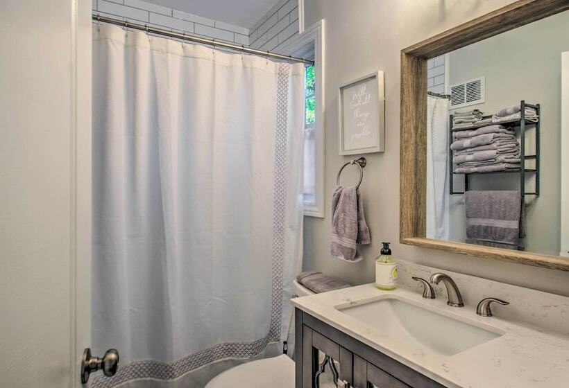 Renovated Lynchburg House ~ 2 Mi To Downtown!