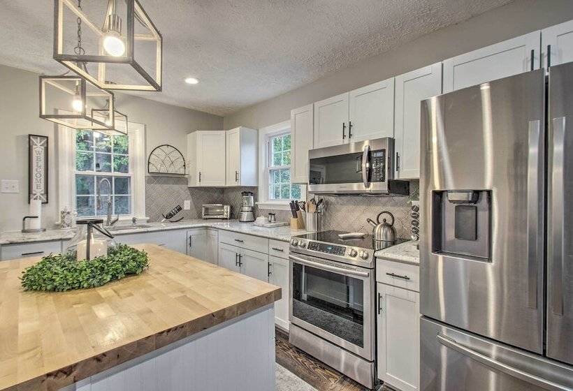 Renovated Lynchburg House ~ 2 Mi To Downtown!