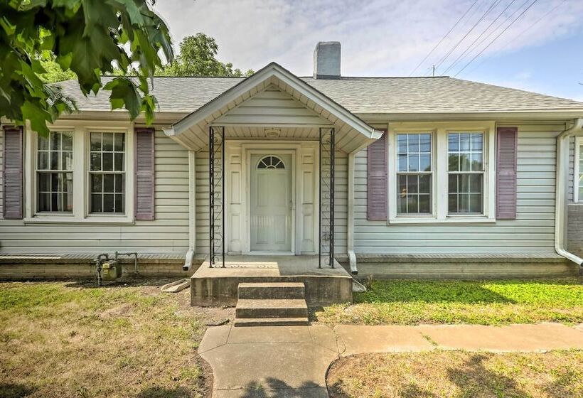 Renovated Pet Friendly Nashville Home W/ Pvt. Yard
