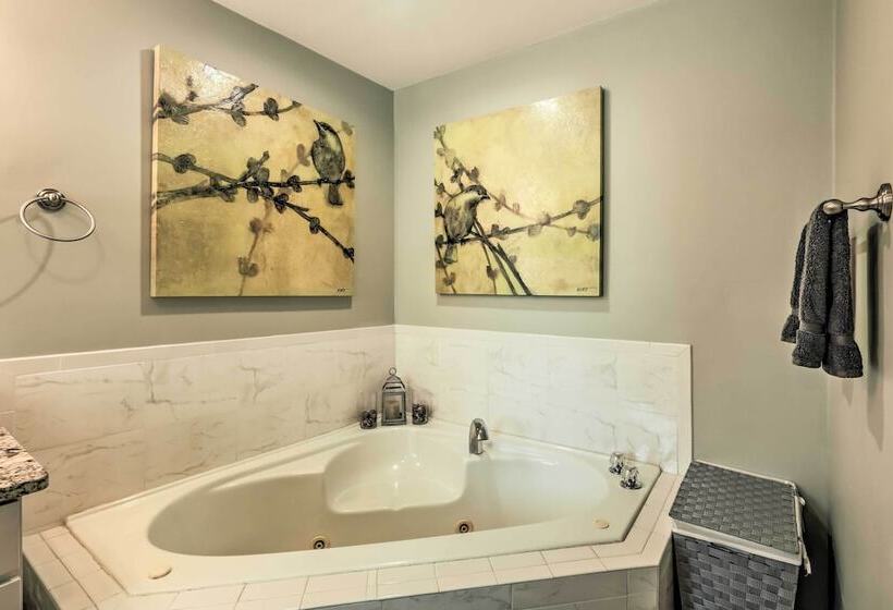 Renovated Pet Friendly Nashville Home W/ Pvt. Yard