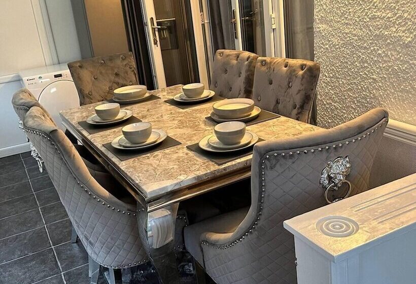 اقامتگاه Beautiful 4 Bed House In Billericay