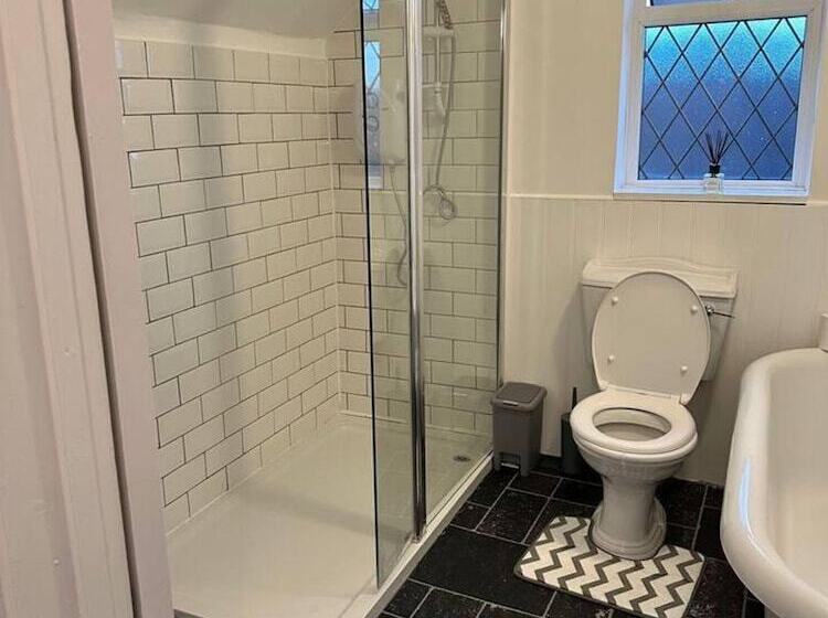 اقامتگاه Beautiful 4 Bed House In Billericay