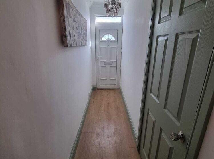 레지던스 Elegant 4 Bed House In Dartford