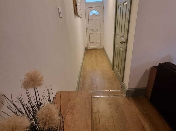 레지던스 Elegant 4 Bed House In Dartford