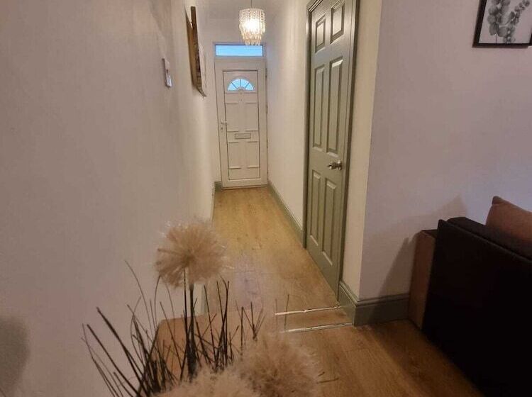 레지던스 Elegant 4 Bed House In Dartford